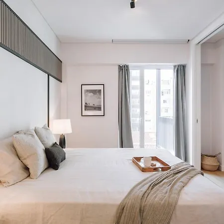 Biel - 2 Bedrooms, Pool And Parking In Arroios Apartment Lisbon
