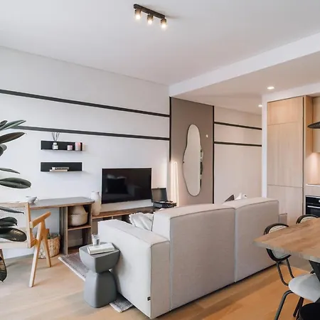Biel - 2 Bedrooms, Pool And Parking In Arroios * Лісабон