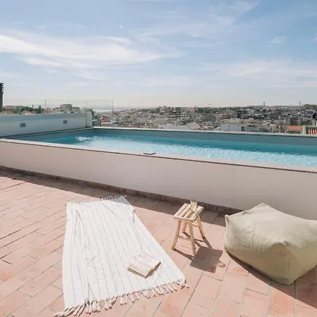 Biel - 2 Bedrooms, Pool And Parking In Arroios Apartment