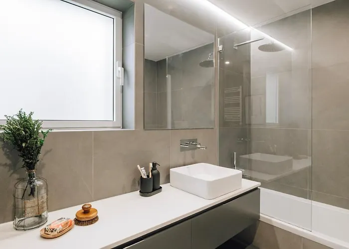 Biel - 2 Bedrooms, Pool And Parking In Arroios Lisboa