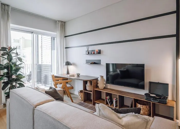 Biel - 2 Bedrooms, Pool And Parking In Arroios