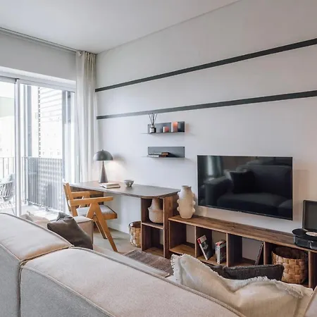 Biel - 2 Bedrooms, Pool And Parking In Arroios